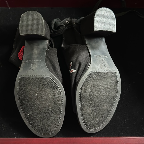 Embroidered spring peep toe boots 👢 - Picture 3 of 3